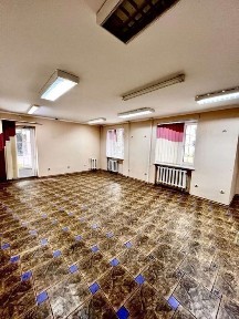 Продаж комерційного приміщення по вул. Кобзарській, р-н 700 річча