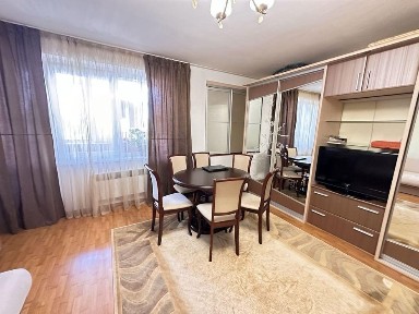 2к. квартира з ремонтом і меблями. Площа 64м²