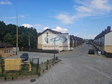 Квартира у новобудові із власним двориком та паркомісцем, РІВЕР ТАУН