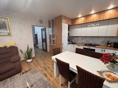 Таунхаус з ремонтом та меблями, жилий стан