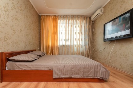 Оренда квартири подобово / погодинно. Стандарт 3 кім. Троїцька