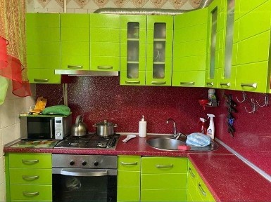 Продам трехкомнатную квартиру в Корабельном районе (р-н 48 школы)