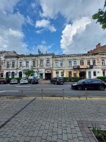 Продаю комерційне приміщення у центрі міста по вул. Січових Стрільців