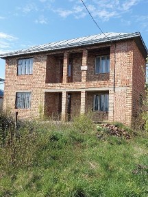 Просторий цегляний будинок, сусіди живуть!