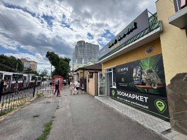 Приміщення біля зупинки перетин Шевченка-Грушевського