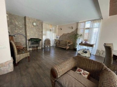 Київська область, Нові Безрадичі