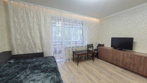 2КІМ КВАРТИРА з автономним опаленням та гаражем