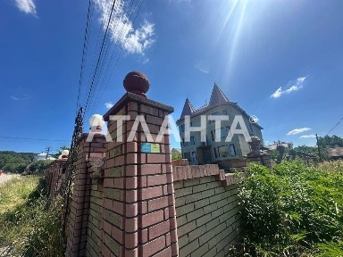 Будинок 3 поверхи, 11 соток, автономне опалення - Чернівці