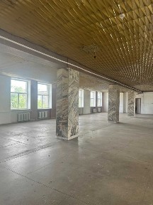 300м² біля АТБ та зупинки. Масив ЮГОК. під одяг/меблевий/студії