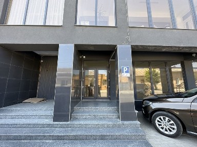 Здається в оренду два приміщення Заліщики центр міста, 1 поверх