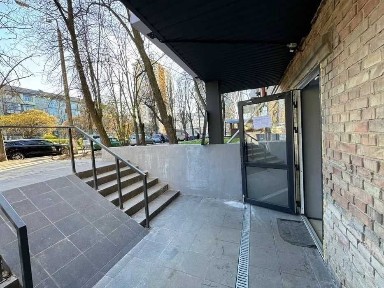 Продам Фасад 85 м2 перетин Антонова\Ушинськго біля NOVUS/Радіоринок