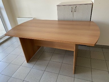 Продам помещение на первой линии на Металлургов под салон, офис, магаз