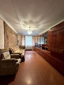 Продаж 3 х кім. кв. 1/5 + гараж в дворі, ідівідуальне опалення, центр