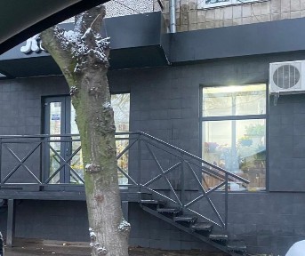 Продам приміщення під магазин, салон, кафе.