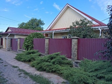 Будинок з ремонтом та басейном у Крюкові