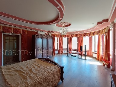 Продаж будинку 300 м²
