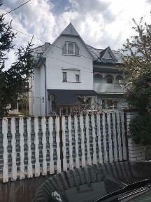 будинок при центральній дорозі 900 м від кордону, 600 м від аеропорту