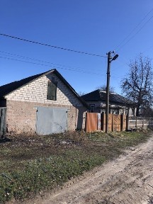 Продам будинок 70км від столиці 15000$