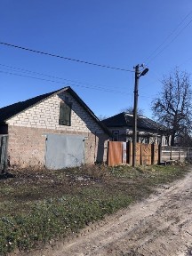 Продам будинок 70км від столиці 15000$