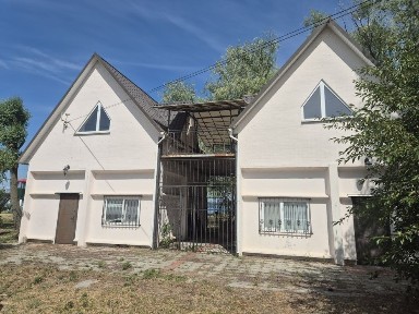 Два будинки в Яхт-клубі