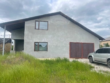 недостроенный дом и участок 12 сот. або обміняю на 3 кімнатну квартиру