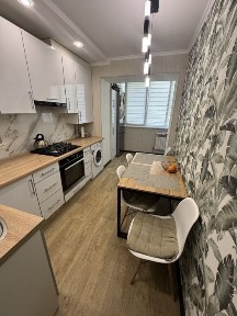 Затишна квартира з гарним ремонтом в Харківській обл Ізюмського р-ну