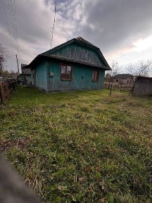 Будинок у мальовничому місці біля річки, готовий до заселення
