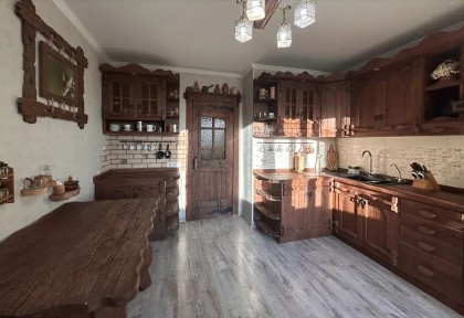 Продаж 3к квартири 99.3 кв. м на вул. Євгена Коновальця