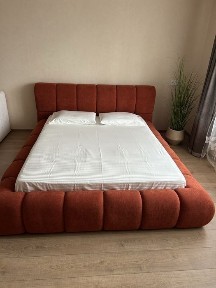 Нова, гарна, чиста в центрі. Можливо і Погодинно -300грн