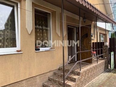 Продається будинок з діючим магазином у самому серці м. Виноградів