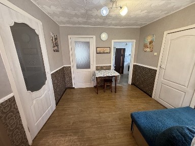 Будинок подобово (власник), місця для 3 авто, без вимикань світла.