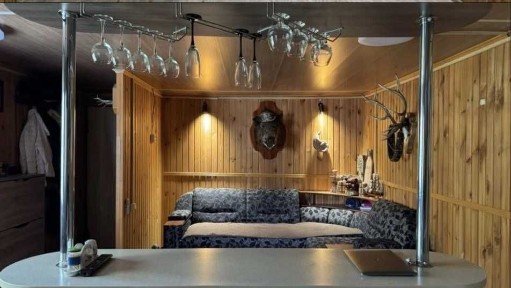 Будинок на березі Дніпра