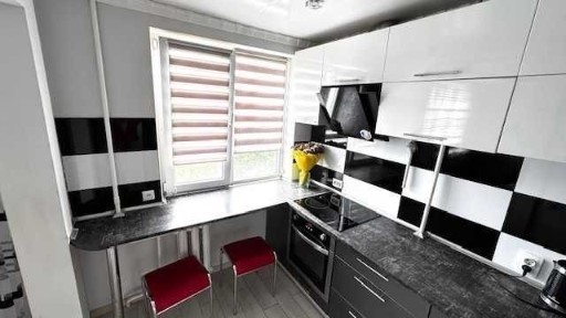 Продам трикімнатну квартиру на Зарічному, вулиця Десантна.