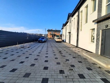 Таунхаус в тихому місці біля лісу