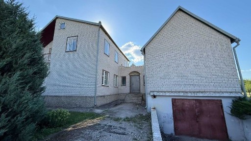 Продаж будинку Царичанка центр селища біля річки і лісу без комісії