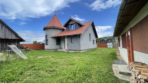 Продається будинок в мальовничій місцевості. Басейн. Сауна. Річка.