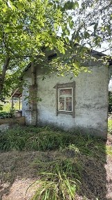 Ділянка зі старим будинком