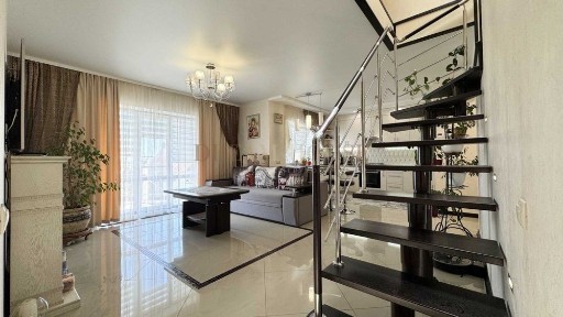 Трьохкімнатна квартира з ремонтом у <a href='/newbuilding/532/view/zk-grand-villas'>Гранд Виллас</a>. Газове опалення