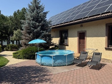 Аренда будиночку з альтанкою на воді для відпочинку