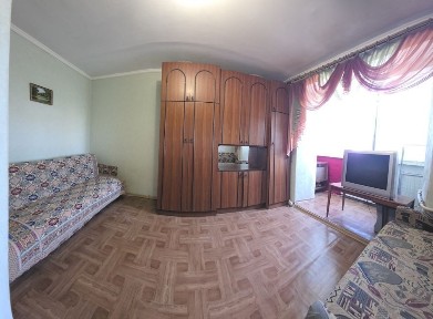 Продаю однокімнатну квартиру вул. Космонавтів відмінний стан вільна