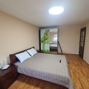 Люкс апартаменти біля басейну в місті Берегове.