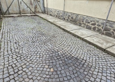 Продаж будинку в тихому місці.