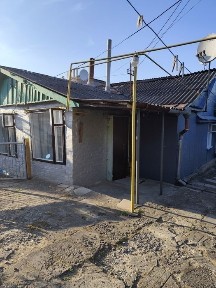 Продаж частини будинку біля річки