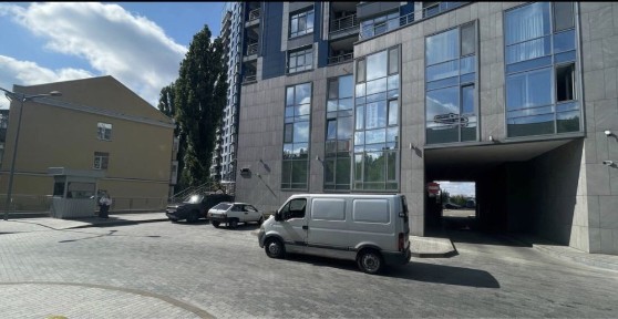 Київ, Печерський, Джона Маккейна 7