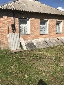 Продам будинок, сарай, гараж, дровник.