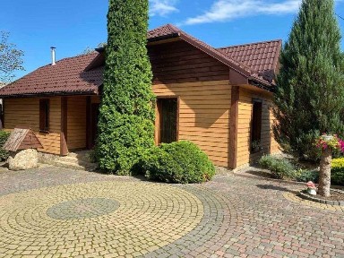 Продається 2-х поверховий, цегляний будинок, готовий до проживання.