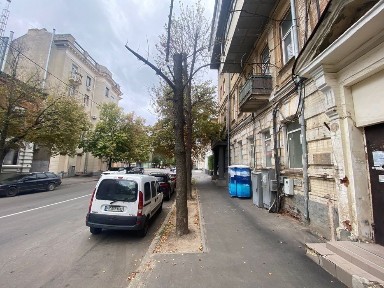 Оренда приміщення, на червоній лінії, під магазин, офіс мироносицька 57