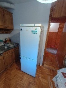 Здається однокімнатна поруч центр міста.