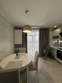 Продаж 2к квартири з ремонтом біля Набережної