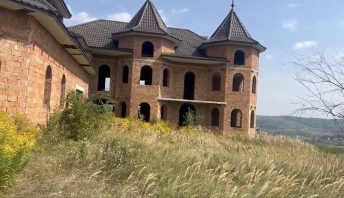 Продам новобудову. Торг! Срочно!